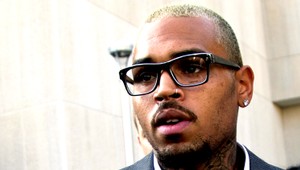 Chris Brown si vydýchol! Zrušili mu podmienku