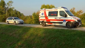 Pár metrov od cyklotrasy objavila okoloidúca cyklistka v húštine ľudské telo