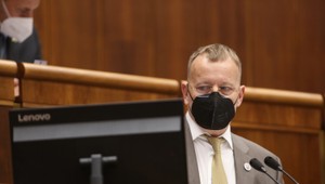 Boris Kollár prelieva štátne peniaze do svojej firmy a do politiky prišiel zbohatnúť, reagujú odborníci