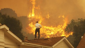 Peklo v Kalifornii! Pre požiare evakuovali 1100 domov