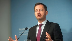 Pokračovanie vlády je pre mňa najvyššou prioritou, tvrdí Heger. Opäť sa tvári, že má veci pevne v rukách, reaguje Lenč