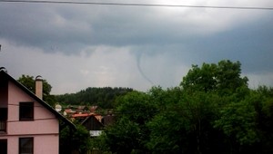 tvojenoviny: Minitornádo v Rajeckej Lesnej aj v Šuranoch