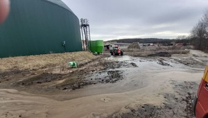 Ekologická katastrofa pri Krupine. Nebezpečné látky sa rozliali na pozemky a do miestneho potoka