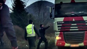 Opitý kamionista odmietol otvoriť policajtom. Súd rozhodol prísne a rýchlo