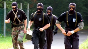 Razia na autíčkárov pri Nitre: V putách skončil otec troch detí