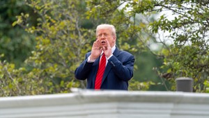 Washington spustil nové 15 % clá na dovoz z EÚ, Brusel reaguje prísľubom investícií