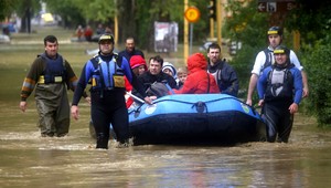 Voda útočí! Záplavy na Balkáne si vyžiadali najmenej 21 obetí