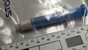 Polícia obvinila štyroch ľudí z výroby a distribúcie metamfetamínu