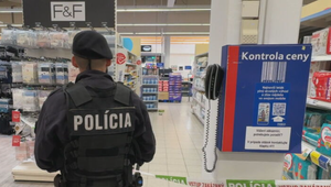 Na ženu zaútočil v obchode skrutkovačom. Polícia ho obvinila z pokusu o vraždu