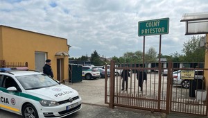 NAKA zasahuje na colnom úrade: Vyšetrovateľ obvinil deväť osôb