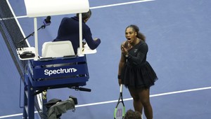 Japonská tenistka Osaka zdolala Serenu Williams v US Open. Williams označila rozhodcu za klamára