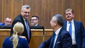 Parlament vyslovil vláde dôveru, podporilo ju 78 koaličných poslancov
