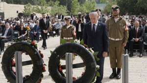 Izrael si pripomenul obete holokaustu: Krajinou sa rozozneli sirény