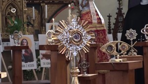 Relikvie svätého Petra, Františka, či kvapky krvi pápeža Jána Pavla II.. V Spišskej Kapitule vystavili desiatky relikvií.