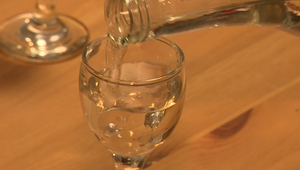 Otrava alkoholom si vyžiadala 14 obetí, ďalší bojujú o život