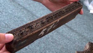 Mala strážiť hodnoty múzea, je opakovane obžalovaná z ich krádeže