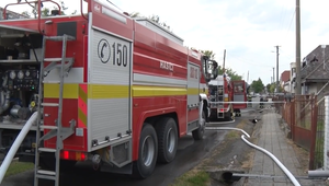 Rodinný dom zachvátil požiar. Plamene si vyžiadali zásah hasičov z troch miest