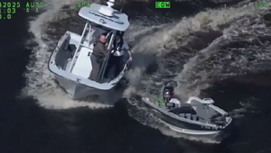 VIDEO: Čln sa v plnej rýchlosti premával bez kormidelníka