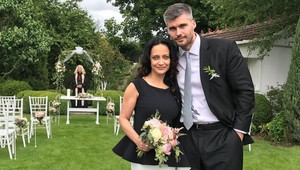 Bílá je v tom až po uši. Verejné vyznanie LÁSKY!