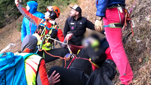 Chcel využiť pekné počasie a skončil v nemocnici: Po turistu s bolestivým zranením musel letieť vrtuľník