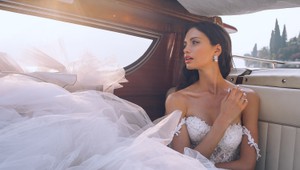 Objednala si svadobné šaty, domov jej prišiel smiešny kostým: V tomto sa mala vydávať?