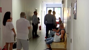 Poštárka s jej spoločníkom mali preúčtovať z účtu dôchodcu 50-tisíc eur. Postavili sa pred súd