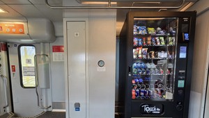 Vo vybraných rýchlikoch pribudli automaty. Pozrite sa, čo v nich nájdete