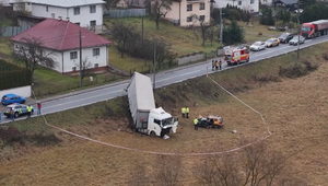 Palubná kamera zachytila dramatickú zrážku osobného auta s kamiónom