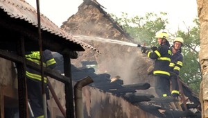Ničivý požiar vzal rodine strechu nad hlavou. Chovanie syna bolo zarážajúce