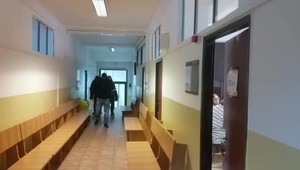 Hlava gangu, ktorý prepravoval šampanské, ide do väzby