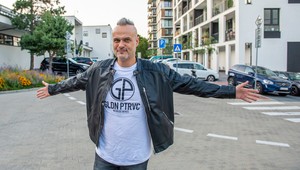 Jaro Slávik a jeho rastúci pupok! Pre toto PRIBERÁ!