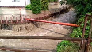 Škody po záplavách na Kysuciach odstraňovalo 110 hasičov. Silné búrky ale nekončia