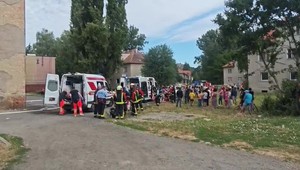 Požiar vo Fiľakove: Matka tvrdí, že za plamene môže trojročné dieťa. Šesť ľudí skončilo v bezvedomí