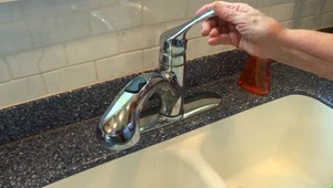 Obyvateľov vystrašila voda tečúca z kohútika. Takúto farbu od pitnej vody nečakali