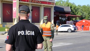 Ďalší problém na hraniciach. Rodičov púšťajú, no s deťmi sa k lekárovi nedostanete