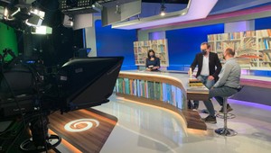 Knižné tipy na chladné večery: Prečítajte si romancu, doku reportáž aj niečo z histórie