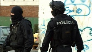 Veľká policajná razia, zadržali desiatky ľudí