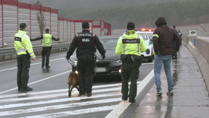 Diaľničná naháňačka: Prirýchla jazda odhalila drogový biznis