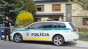 Tragický nález v rodinnom dome: Dvaja mŕtvi kamaráti so strelnými poraneniami hlavy