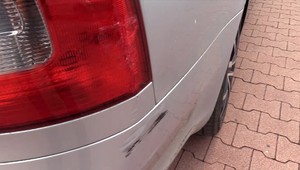 Ako správne postupovať pri poškodení cudzieho auta bez prítomnosti jeho majiteľa