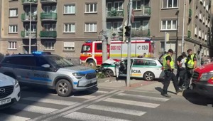 Nehoda policajného auta odkrýva porušenia: Policajt údajne nemal oprávnenie na šoférovanie