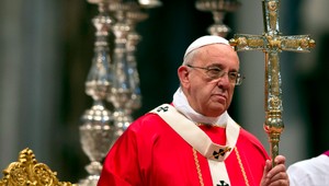 Pápež František prvýkrát sobášil, neodmietol ani rozvedených