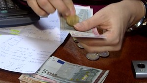 Ako dobre sa máme? Rezort práce hovorí, že sa situácia zlepšuje, no Slováci tvrdia niečo iné