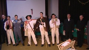 Väzni prišli zanôtiť ministrovi spravodlivosti vianočné koledy