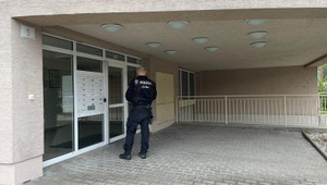 Na viacerých miestach v Bratislave zasahovala NAKA. Zásah má súvisieť so štátnymi zákazkami