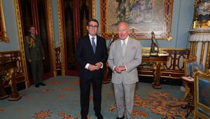 Británia má nového premiéra: Burnham menoval aj prvých ministrov