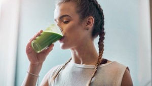 Potrebujete schudnúť a zhodiť v páse? Vypite tento nápoj pred spaním, budete spaľovať tuk aj v noci