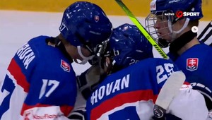 Kuriozita štvrťfinále MS18: hráčom sa “zaplietli” prilby