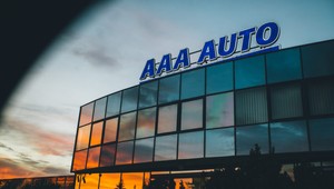 AAA AUTO, vďaka využitiu generatívnej AI, v auguste  pokorilo mesačnú hranicu 20 000 zobchodovaných áut