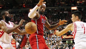 NBA: Memphis nevyužil strelecké trápenie LeBrona Jamesa